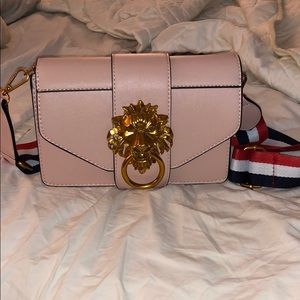Baby pink crossbody bag with gold lion